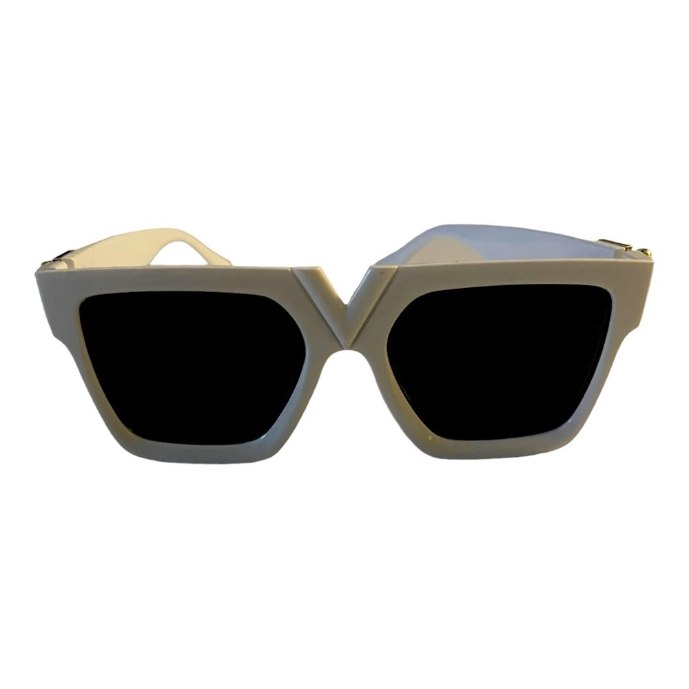 🕶️white-rimmed Gold Accented Lightweight Luxury Shades🕶️
